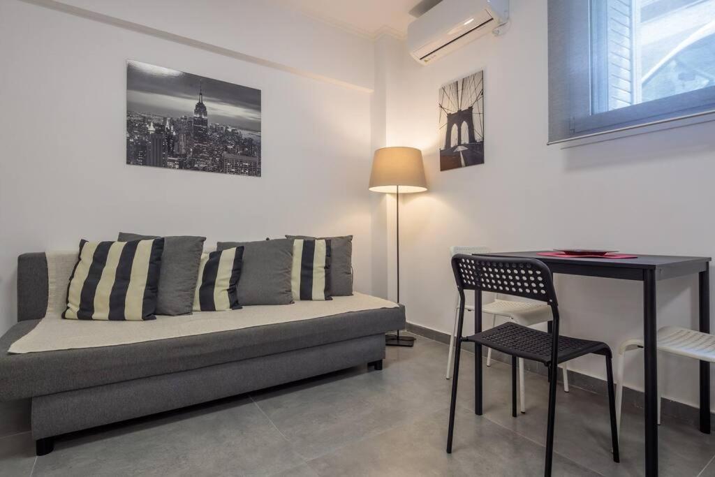 Hilton Area Brand New Comfortable Apartment أثينا المظهر الخارجي الصورة
