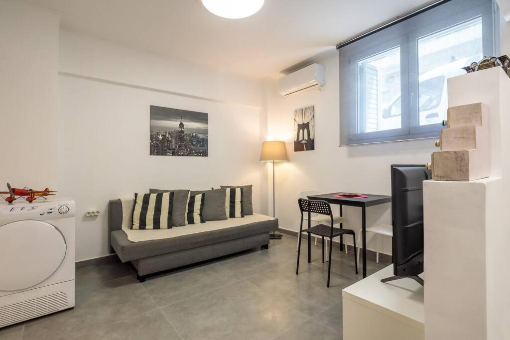 Hilton Area Brand New Comfortable Apartment أثينا المظهر الخارجي الصورة