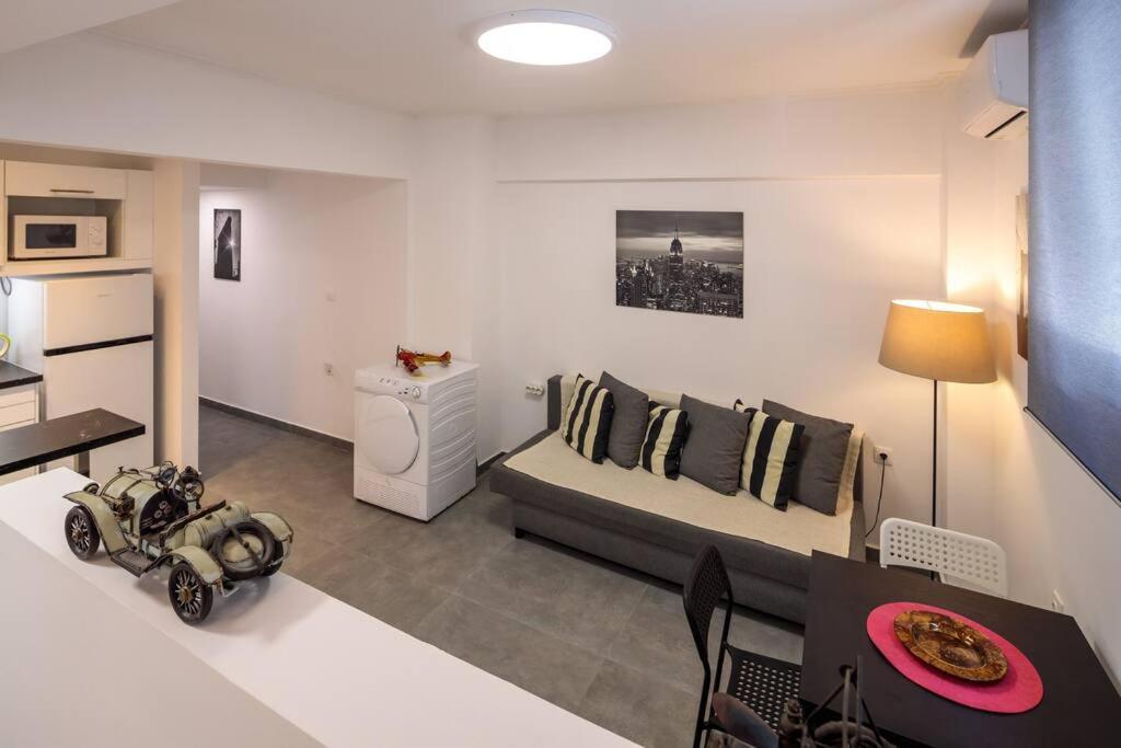 Hilton Area Brand New Comfortable Apartment أثينا المظهر الخارجي الصورة